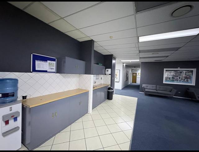 6,052M² OFFICE FOR SALE IN HALFWAY HOUSE